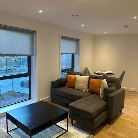 Spacious Luxury One Bedroom *