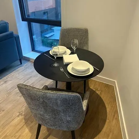 Spacious Luxury One Bedroom شقة