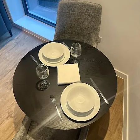 Spacious Luxury One Bedroom *