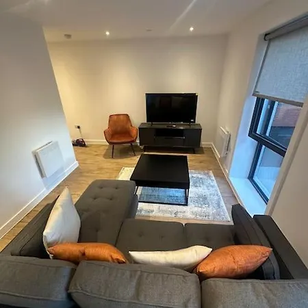 Spacious Luxury One Bedroom ليدز