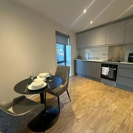 Spacious Luxury One Bedroom * ليدز