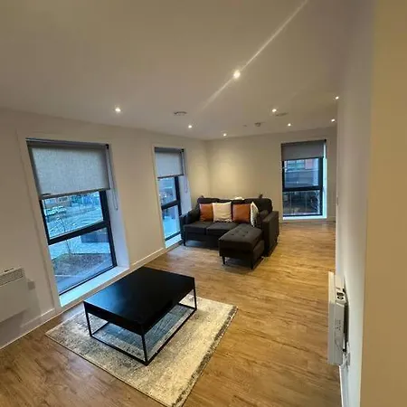 Spacious Luxury One Bedroom *