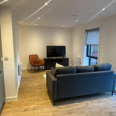 Spacious Luxury One Bedroom ليدز