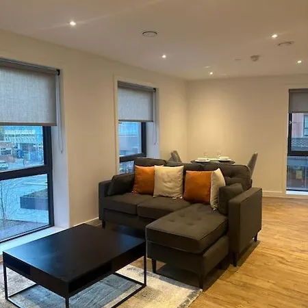 Spacious Luxury One Bedroom شقة